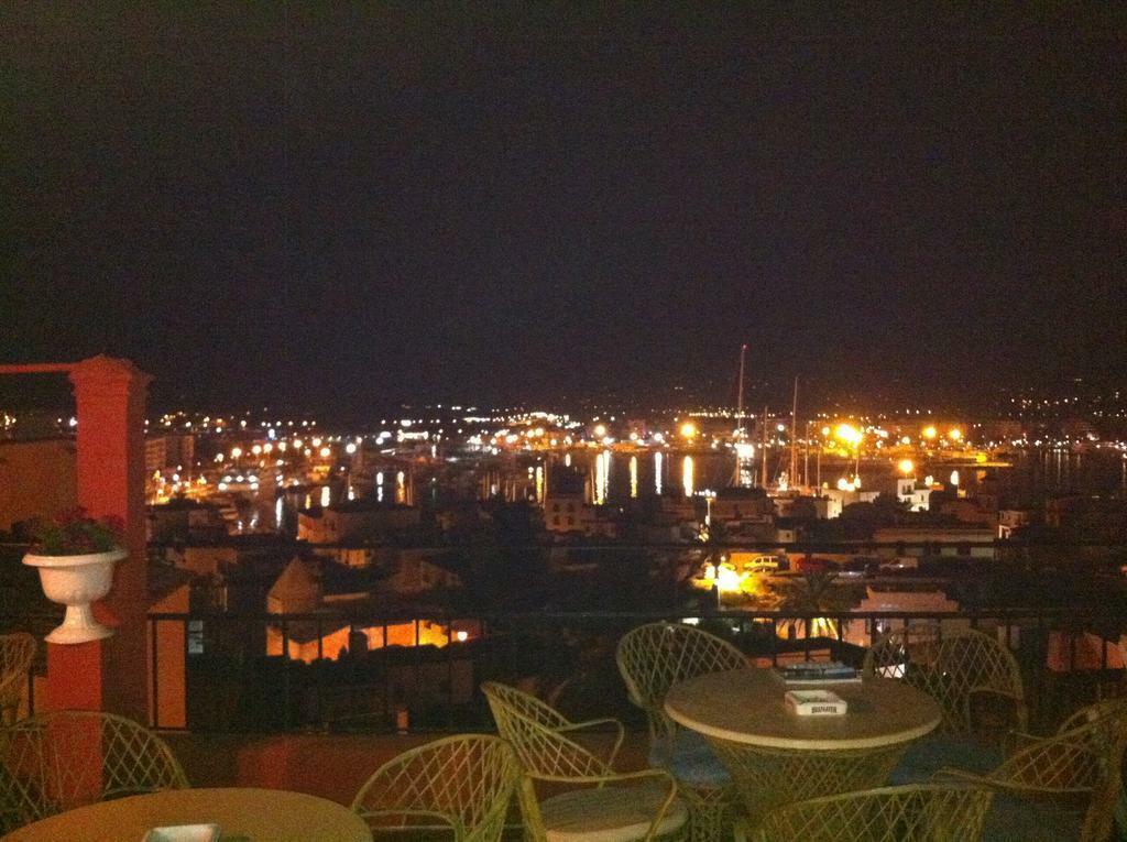 Aparthotel Navila อิบิซาทาวน์ ภายนอก รูปภาพ